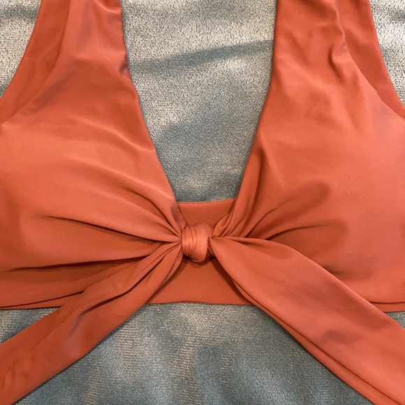 4 bikini tops - Picture 2 of 8